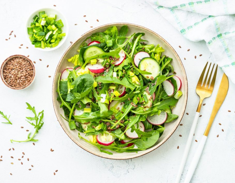 Green salad with spinach, arugula and radish with olive oil.
